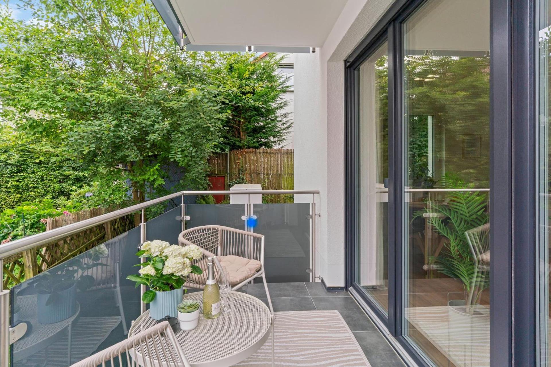 Deluxe Apartment In Bielefeld City Mit Parkplatz Und Balkon Exterior foto